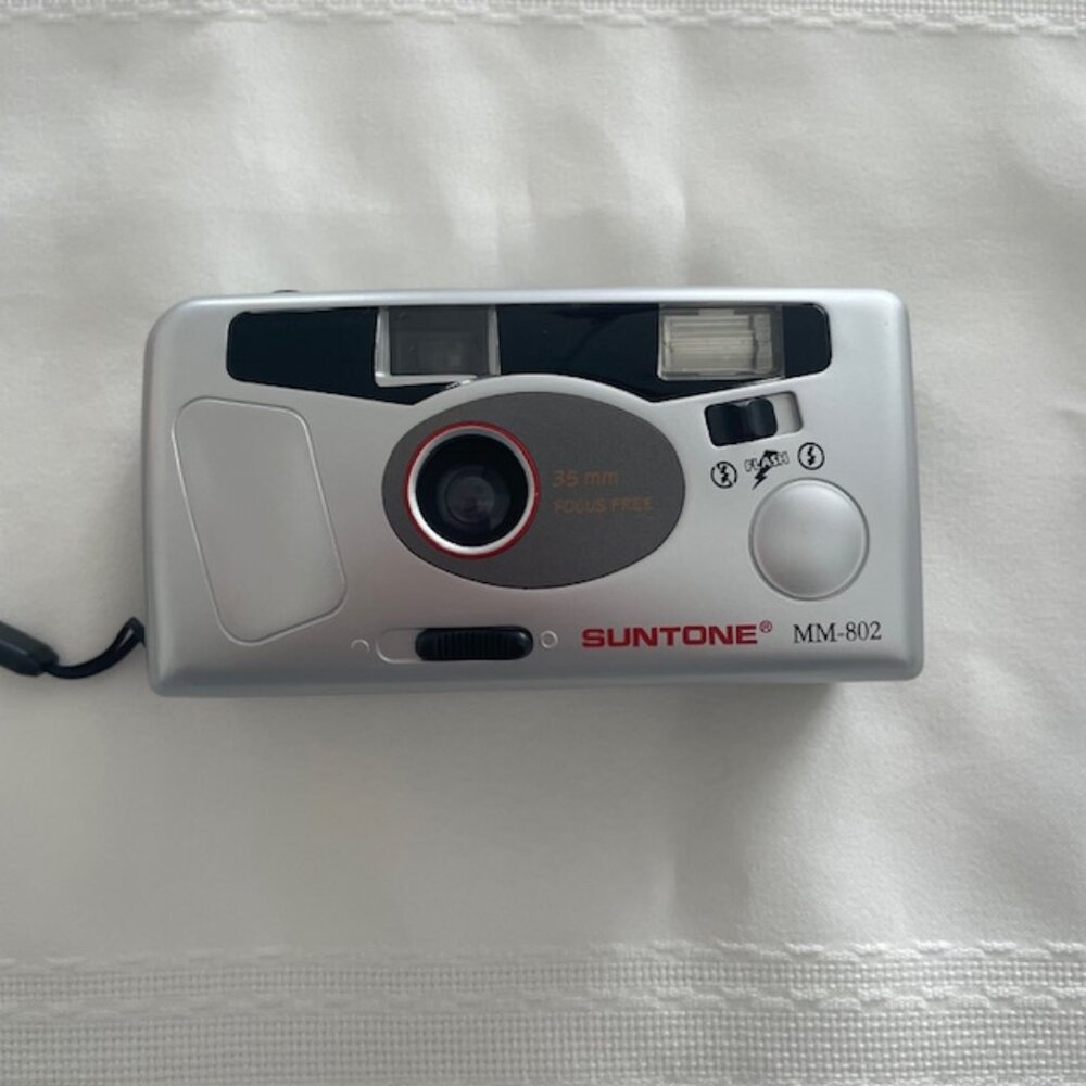 Suntone MM-802 35mm Flash Camera with manual and case